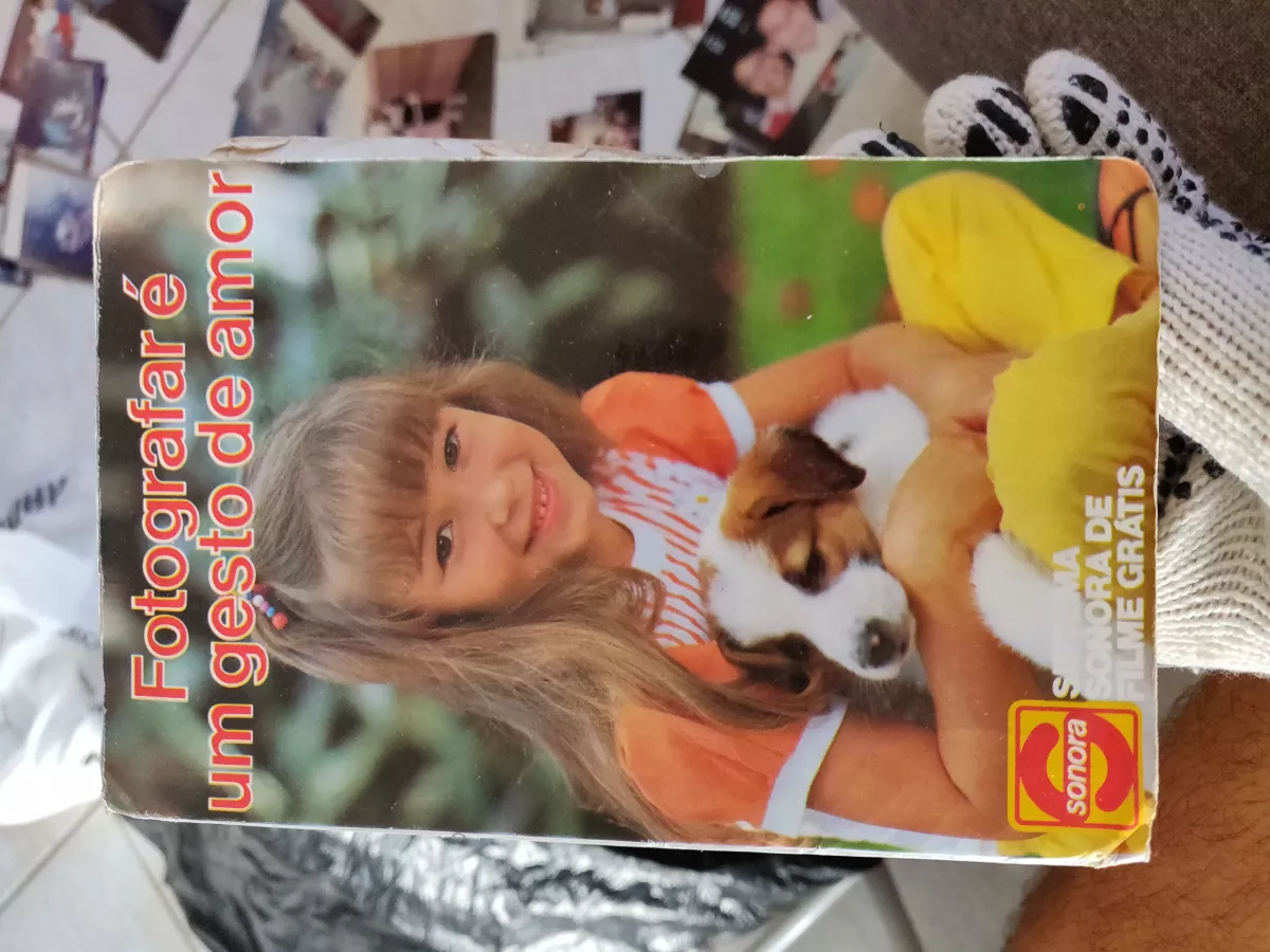 Capa do álbum - Capa do sistema sonora de filme grátis, mostrando uma garotinha segurando um filhote de cachorro